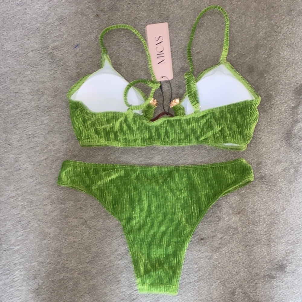 Green Textured Bikini Set with Matching Skirt - Picture 4 of 5